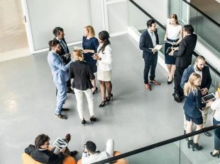gruppo di lavoro impegnato in un meeting