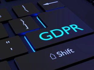 tastiera scura con trasto Gdpr